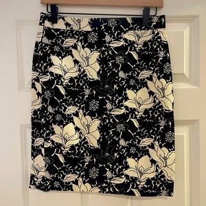 J.Crew | The Pencil Skirt | Size 0 | Black and White Floral Print